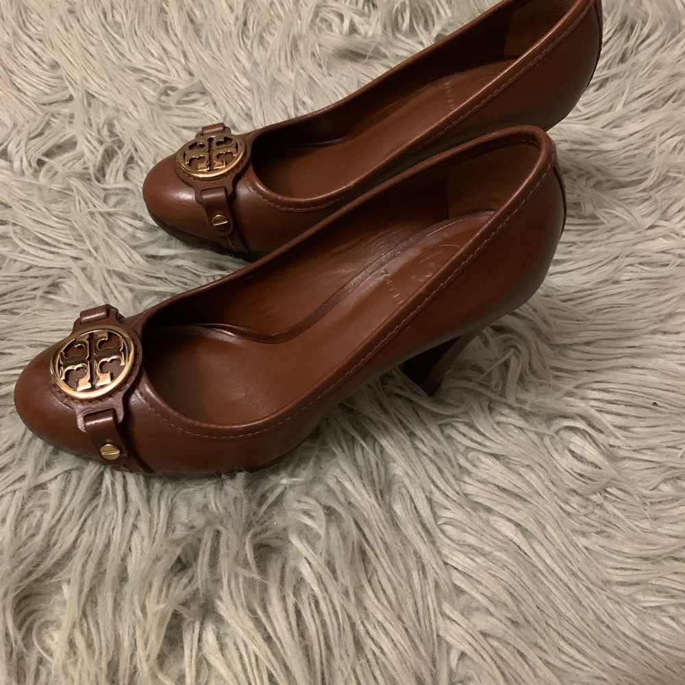 Tory burch pump heels